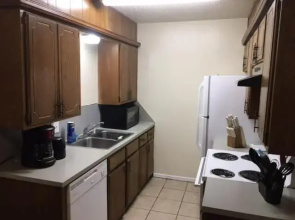 Simple 1-bedroom unit upstairs close to Fort Sill!