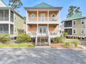 Family-friendly Pensacola Home < 1 Mi to Beach!