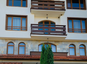 Charming Ski Apartments Near Gondola & Bar Street, Cedar Lodge 1 Complex