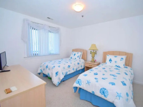 Harbour Club G7 2 Bedroom Condo by RedAwning