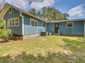 1 Mi to Sands Beach: Walkable Island Home w/ Yard!