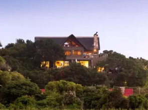 Pearl Moon Boutique Suites