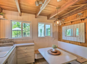 Lakeview Lodge Fit for Groups < 1 Mile to Lake!