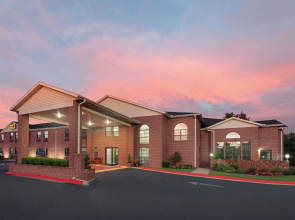 Super 8 by Wyndham Lowell/Bentonville/Rogers Area