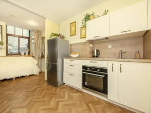 Cozy Suite with Inner Yard