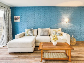 1 Mi to The Galleria: Houston Townhome w/ Patio!