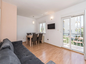 Apartment Gabriel 220m from the beach