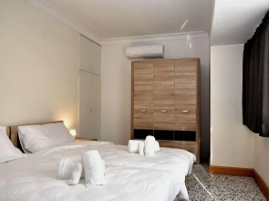 Sea View Spacious 2 Bedroom Central Apartment