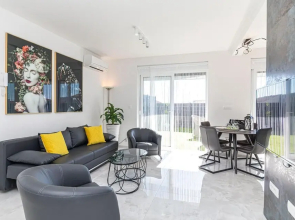 Amazing Apartment in Seget Donji With 2 Bedrooms, Jacuzzi and Wifi