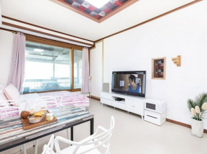 Yangyang River Pension