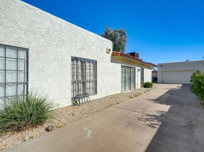 Pet-friendly Scottsdale Home w/ Screened Porch!