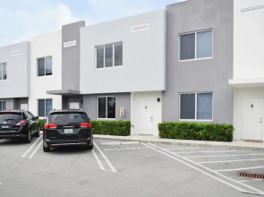 Prime Townhouses Near Design District