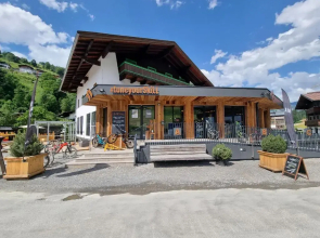 SKILL Mountain Lodge - Ski und Bike Hostel