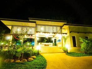 Chomphu Resort Khaolak