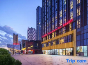 Yuexiang Huanpeng Hotel (Jingkai Wanda Plaza High-speed Railway Station)