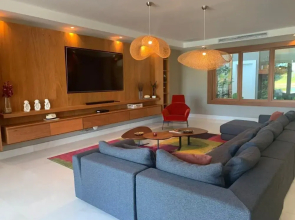 7-bedroom Mansion With Amazing Lake and Golf View in Luxury Beach Resort