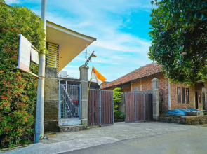 OYO Life 92641 Guest House Palinggihan Ii