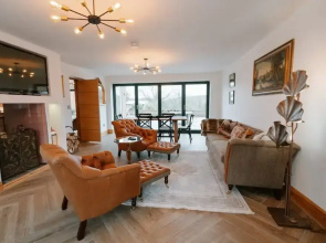 Luxury Langtoft Stud - Sleeps 10