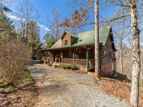 Vacation Cabin In Lake Lure - Mirror Lake - Great Family Space! W-fi 3 Bedroom Cabin by Sunscape Property Management