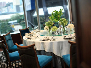 Renaissance Hong Kong Harbour View Hotel