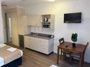 Studio apartment walk to the strand cbd stadium