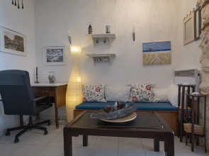 Poseidon Seafront Apartment by Rentalspro