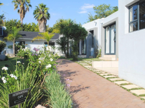 6 on Morris Guest Lodge