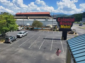 Colonial House Motel