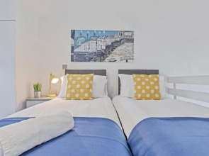 On the Water 2 -waterside Studio With Terrace Overlooking the Harbour