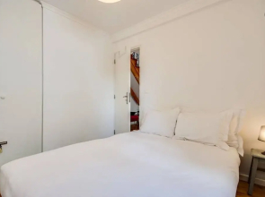 Charming, Light-filled Loft Apartment in Alfama