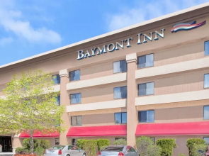 Baymont Inn & Suites Flint
