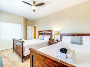 Heated Pool & Fire Pit: Family Home in Chandler