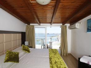 Nirikos Hotel