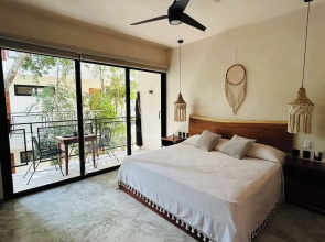 Jungle  Studio Balcony & Hammock S19