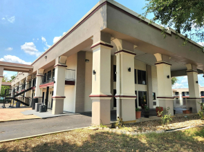 Days Inn by Wyndham San Marcos