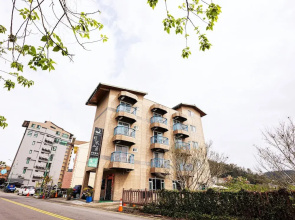 Bishui Shanju Lakeside B&B