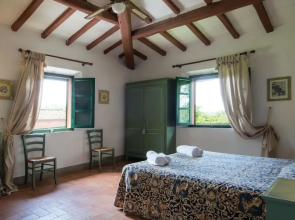 Spacious Tuscan Farmhouse