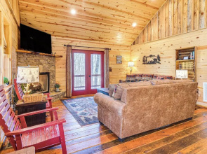 Hot Tub + Fire Pit: Dog-friendly Cabin in Murphy!