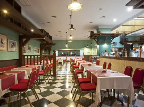 Отель Ilunion Les Corts Spa