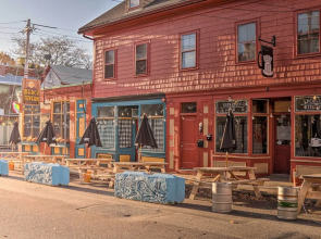 Inviting Salem Apartment Near Waterfront & Museums