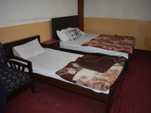 Al Moeez Hotel