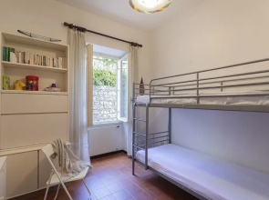 Vintage Apartment With Garden