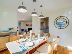 Seaside Home w/ Hot Tub & Patio: Close to Beaches!