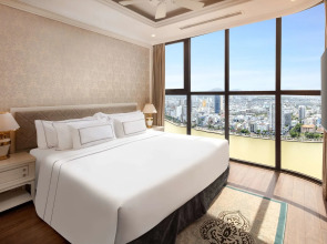 Melia Vinpearl Danang Riverfront