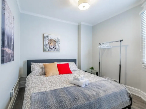 Upscale 2BR Apt w King Bed and Netflix