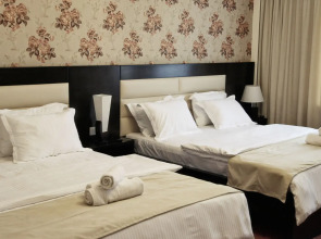 Отель Four Brothers