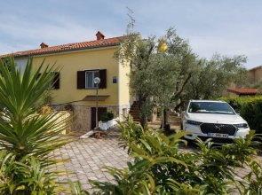 Classic and Trendy Apartment With Terrace