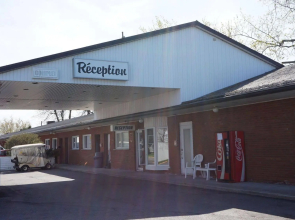 Motel R-100