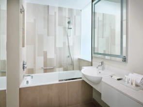 Отель Holiday Inn & Suites Dubai Festival City an IHG