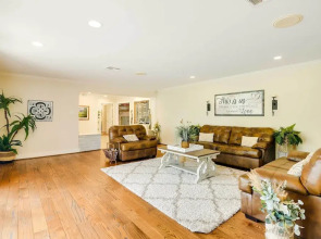 Indoor Pool: Peaceful Oasis in Hitchcock!